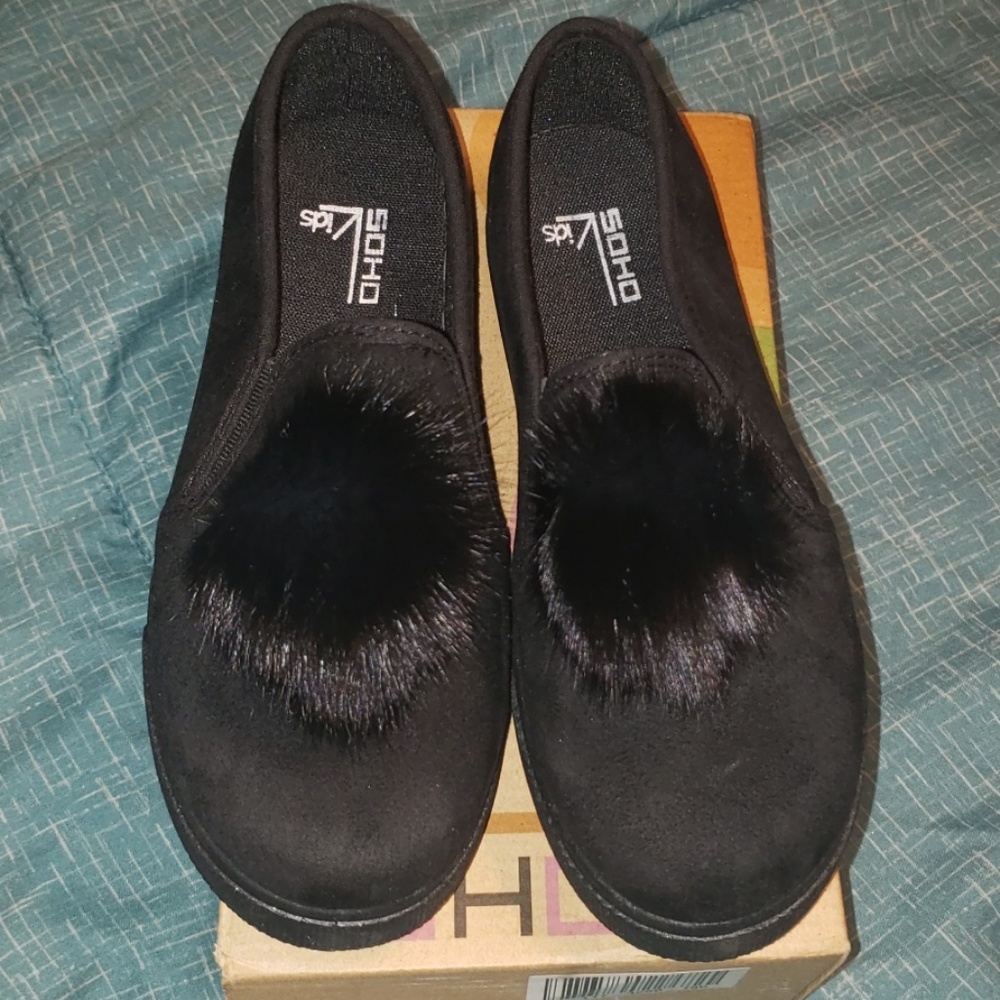 NWT girls pom pom shoes